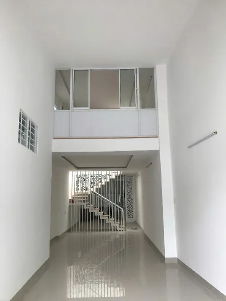 Bán nhà khu phố Hàn mặt tiền đường Đống Đa Nha Trang - giá 9,5 tỷ
 Diện tích : 69,3m2 Lh : e Trinh Số chứng chỉ: đang đợi cấp chứng chỉ mới , số chứng nhận: MG 25- 625