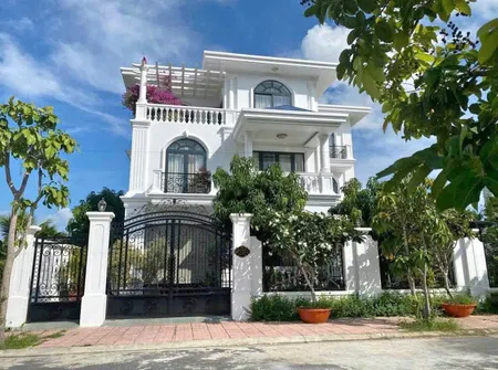 Bán hoặc  Biệt Thự Đẹp Luxury 3 Tầng Ven Sông Tắc , Vị Trí Đẹp Gần Trung Tâm Phố