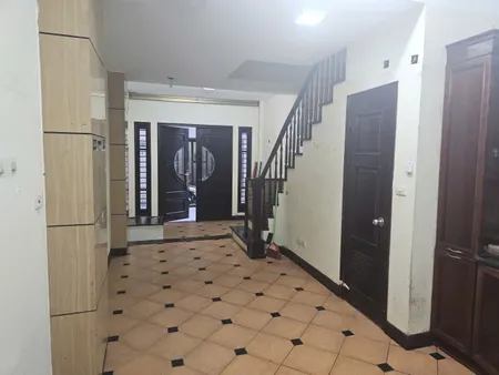 Cho thuê nhà Nguyễn Khang, Trung Hoà, Cầu Giấy. DT 40m x 5 tầng, giá 14tr
