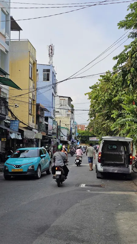 Ngay sát mặt tiền Xóm Chiếu Q4
trung tâm cách 2 căn nhà
NGANG 7.5 X 7.15 THU NHẬP 30 TRIỆU THÁNG