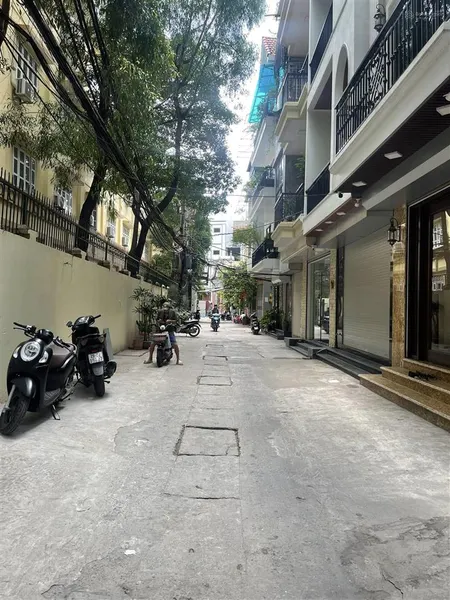 12.88 tỷ, 67m2*3 tầng, mặt ngõ kinh doanh, ô tô vào nhà, phố trần khát chân, 0985 818 ***