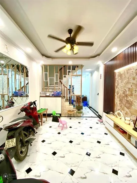 Pháo đài láng 40m giá 10.3 tỷ, 5 tầng, mt 4m, nhà dân xây siêu đẹp, nội thất xịn, gần phố