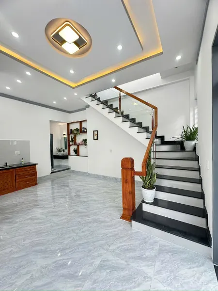 NHÀ GÓC 2 MT ĐƯỜNG GIẢI PHÓNG