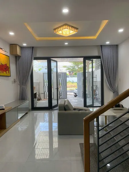 Bán nhanh nhà khu đô thị mỹ gia gói 2 đường rộng 16 m đường thông.
