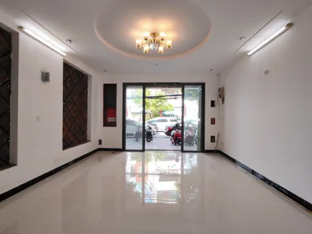 # Mặt Tiền Nguyễn Tri Phương, đường 10.5m, 82m2, ngang 5.2m, 3 tầng đúc, 12.3 tỷ