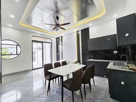 GIẢM :120.TRIỆU CÒN : 2TỶ.590 TRIỆU NHÀ 1 TRỆT 1 LẦU – SÂN Ô TÔ THỔ CƯ