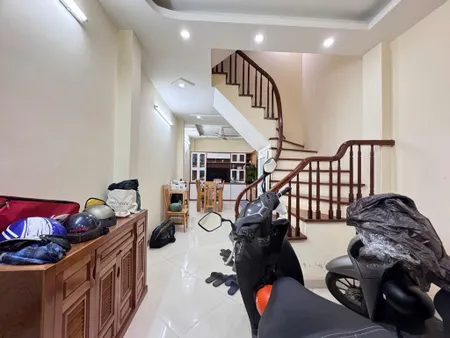 Bán nhà phố Láng - Đống Đa - 13 tỷ, 52m2, mặt tiền gần 4m - ô tô sát vách