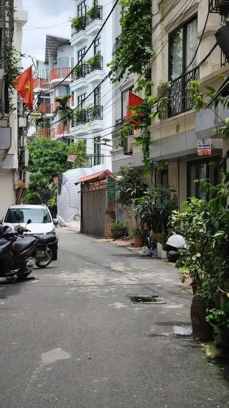 BÁN NHÀ ĐẸP NGỌC THUỴ-.9 TỶ 45M - 4 NGỦ - 20M RA MẶT PHỐ - Ô TÔ ĐỖ CỬA - KINH DOANH
