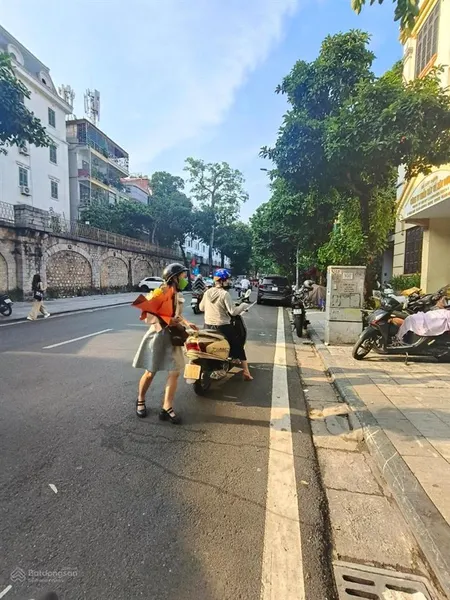 Bán đất mặt phố phùng hưng, hoàn kiếm 102m2 mặt tiền 5,4m, 95 tỷ còn lùi, sổ sẵn, giao dịch ngay