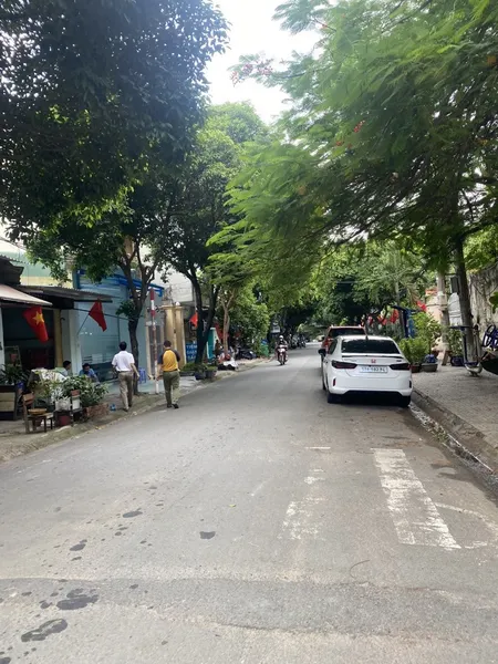 TÒA NHÀ CHDV NGAY GẦN GA T3, SÂN BAY TÂN SƠN NHẤT, HOÀNG HOA THÁM, 135 M2, ngang 6,5M