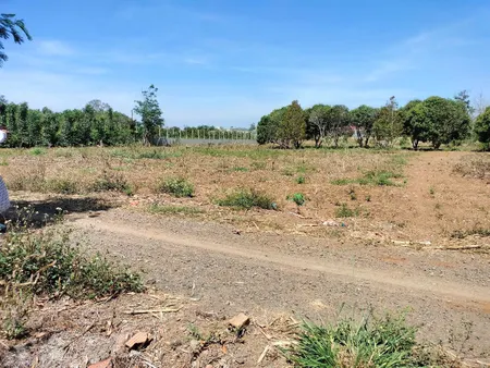 Cần bán lô đất ngay chợ quỳnh ngọc