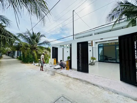 Nhà mới xây cao cấp,.P.10 nay là P.Trung An. Có chổ đậu xe hơi..Diện tích 100m2