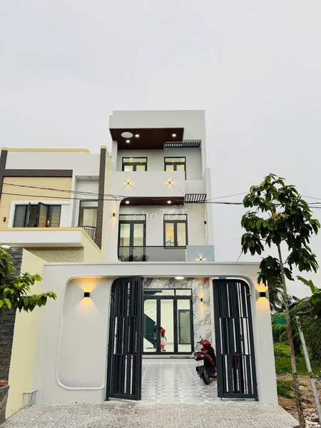 Nhà lầu 3 tầng mới 100%. Mặt tiền Huyện 95, gần Quán cafe Chất. (Phường Trung An)