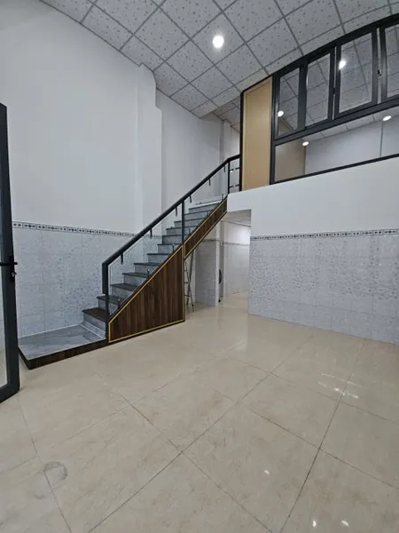 Sát mặt tiền  Trung Tâm Q4 
NGANG 4.6 DÀI 12 
CÓ 5 TỶ