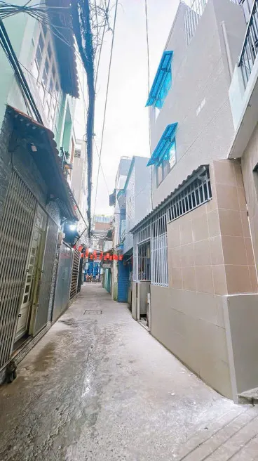 Cách Mặt Tiền Xe Hơi 2 Căn Nhà 
3 TẤM CÓ 2 TỶ