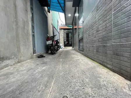 SÁT MẶT TIỀN Q4
NGANG 5.5 DÀI 3.5 
ĐÚC BÊ TÔNG CÓ 2 TỶ