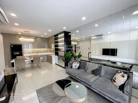 Chính chủ bán gấp chcc oriental plaza, nhà đẹp,dt106m2 3pn2wc, sổ, giá 4tỷ1, 0898 523 *** như ý