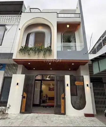 HOT! Bán nhà lầu mới tinh, siêu đẹp, gần chợ 26, P.Tân Phong, chỉ 3 tỷ