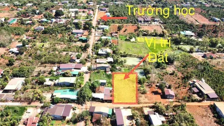 Bán lô đất ngay sát trường học.  Gần chợ Sáng Ea M”nang, thổ cư gần 200m2