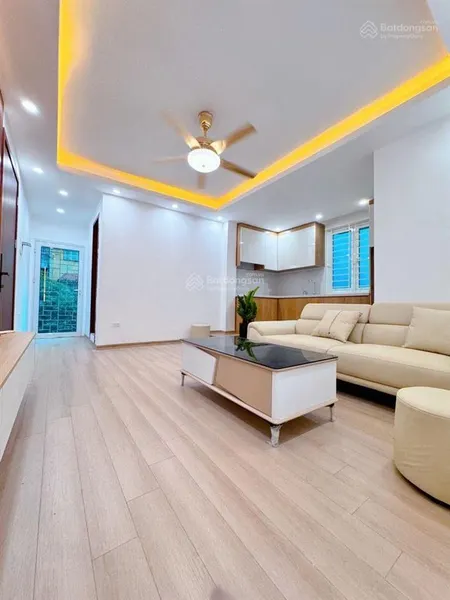Tập thể lô góc 3 thoáng đẹp như chung cư, khoảng 120m3 dtsd , 3 ngủ 2 wc , ô tô đỗ chân cầu thang