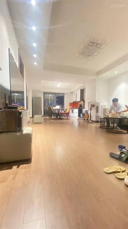 Căn góc 106m2, ngay ngã tư lê văn lương giao khuất duy tiến. giá 6,75 tỷ có thương lượng
