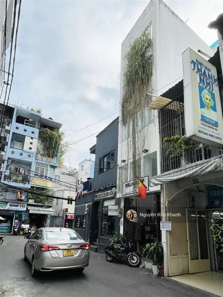 Thấp hơn bank định giá 2 tỷ hxh 7m 4 tầng 5pn ngay cinebox nguyễn trãi tiện kinh doanh shop