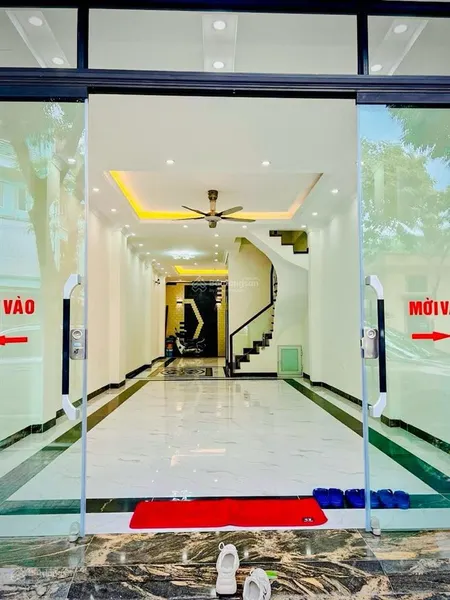 Chỉ 1 căn. phân lô nguyễn chí thanh, 7 tầng, thang máy, thoáng. ô tô tránh, gara, kinh doanh. 65m2