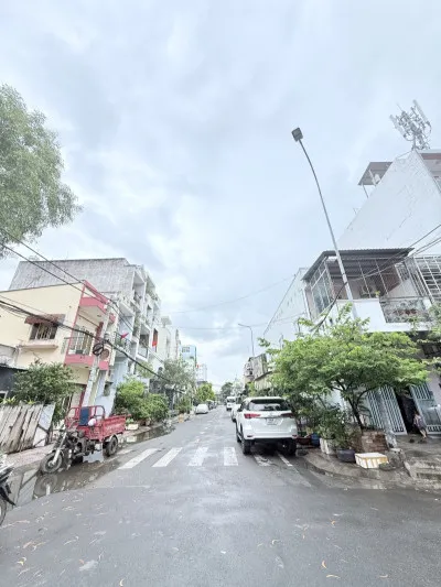 Nhà mặt tiền 4 tầng gần chợ Phạm Thế Hiển P.4 Q.8