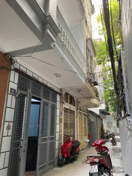 Cho thuê nhà nguyên căn tại ngõ 463 Đội Cấn, phường Đội Cấn, Ba Đình. DT 30m x 5 tầng, giá 13tr