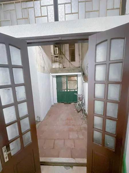 Cho thuê nguyên nhà ngõ 143 Đông Các - Ô Chợ Dừa - Đống Đa - Hà Nội. DT 20m x 4 tầng, giá 10tr