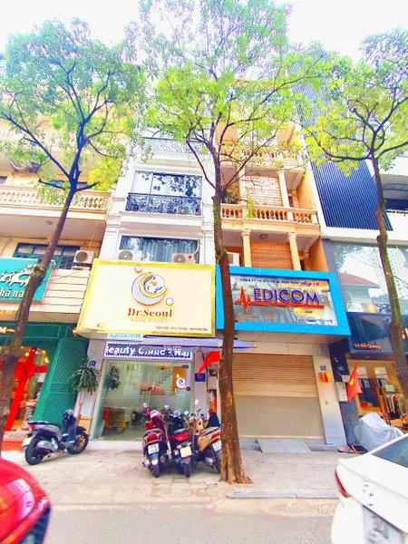 Dòng tiền 20tr/tháng, đối diện sân chơi phố Nguyên Hồng. 61m² x 5T – 21,8 tỷ