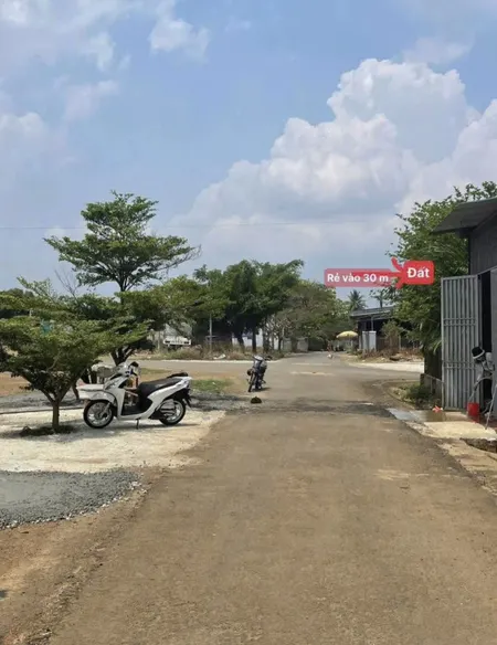 Bán lô Đất ngay chợ Duy Hoà, 98m2, đường xe oto, sổ công chứng ngay. BÁN 950tr