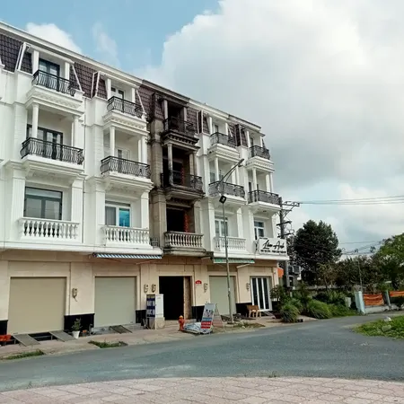 NHÀ 4 TẦNG MẶT TIỀN ĐỐI DIỆN NHÀ LỒNG CHỢ CÁI VỒN.