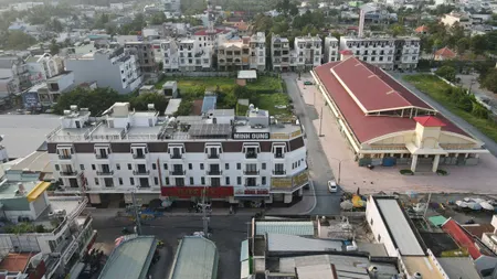 NHÀ 2 MẶT TIỀN ĐỐI DIỆN CHỢ BÁCH HÓA CÁI VỒN.