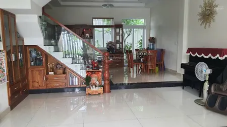 Bán gấp căn nhà phố compound đường bưng ông thoàn dt 100m2 giá 10 tỷ ngang 6m, đường ô tô shr