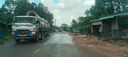 Bán nhà xưởng 921m2 mặt tiền đường container tân bình dĩ an