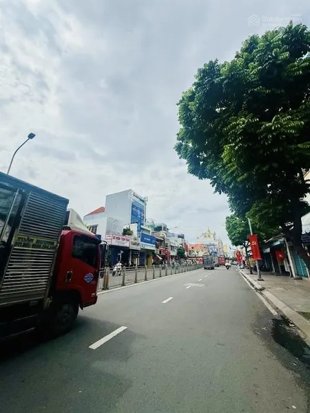 Bán nhà mặt tiền lô góc nở hậu 6.4m ngay lũy bán bích, trung tâm tân phú