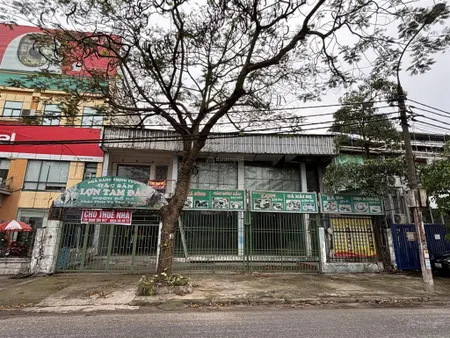 Showroom 16 m mặt tiền mặt đường 1a
