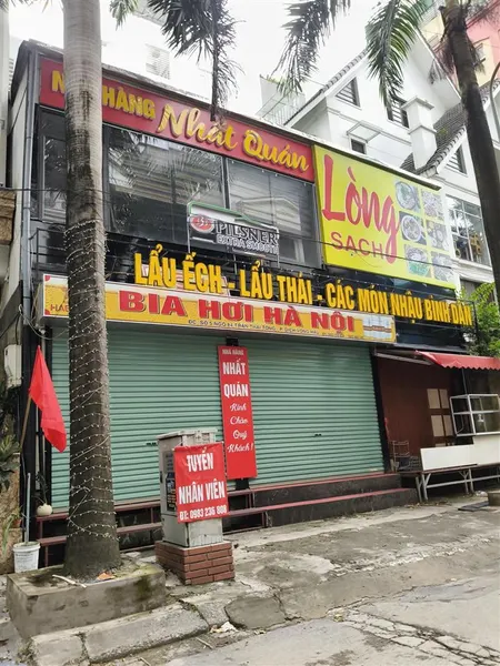 Trần thái tông, duy tân,toà văn phòng. dt 165m2 mt 8.8m. đường to vỉa hè rộng 45 chỗ tránh nhau