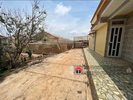 Khuôn đất lớn 34x95m. nhà 12 x 15m. là một bất động sản xây dựng biệt thự đẹp. đường 10m