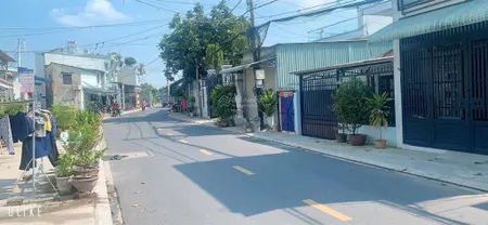 Bán nhà xưởng mặt tiền trung lân bà điểm hóc môn 400m2 nhỉnh 16 tỷ.
