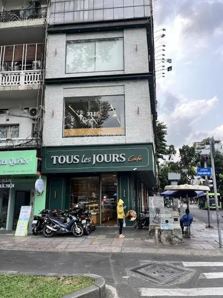 Rẻ quá! bán tòa nhà ngay khách sạn pullman, mt trần hưng đạo, q1. 5x18m 4 tầng tm hđt 80tr 28 tỷ