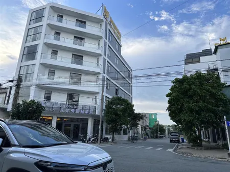 Bán khách sạn tại vsip1 bình dương. thu nhập 120 triệu tháng. chính chủ 0366 236 ***