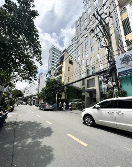 Bán nhà cũ hẻm xe hơi đường nguyễn cửu vân, phường 17, bình thạnh gần 1000m2 đất công nhận