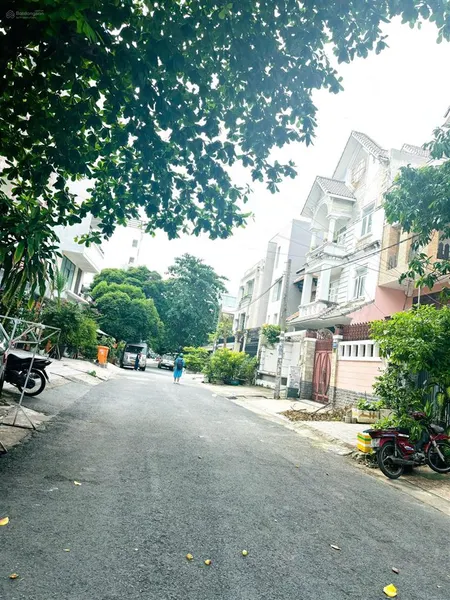 Tài sàn giữ tiền, nhà c4 tiện xây cao tầng đường d2 nối dài bề ngang 5m giá tốt