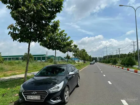 Cần chuyển nhượng lô đất góc hai mặt tiền, dt 30.000m2 (3 hec) tại kcn giang điền, trảng bom
