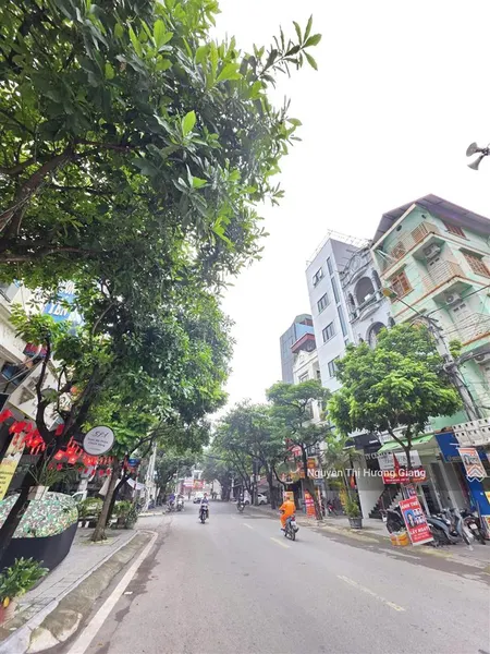 Chính chủ gửi bán bán gấp tòa nhà 8 tầng thang máy 70m2 lô góc mặt phố văn phú hà đông