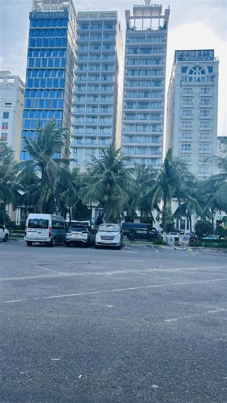 Sụp hầm! bán gấp lô đất 30m xuống biển ngay sau tuyến đường hoàng sa, đẹp hết nước chấm, tiềm năng