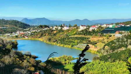 Cần bán gấp đất 2.000m2 p11 đà lạt view hồ, săn mây đồi chè cầu đất, ngay vườn hoa châu âu siêu đẹp