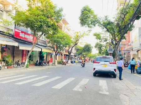 Bán 2 lô đất liền kề mặt tiền trưng nữ vương. dt 200m, ngang 11m. đoạn 2 chiều giao đường núi thành